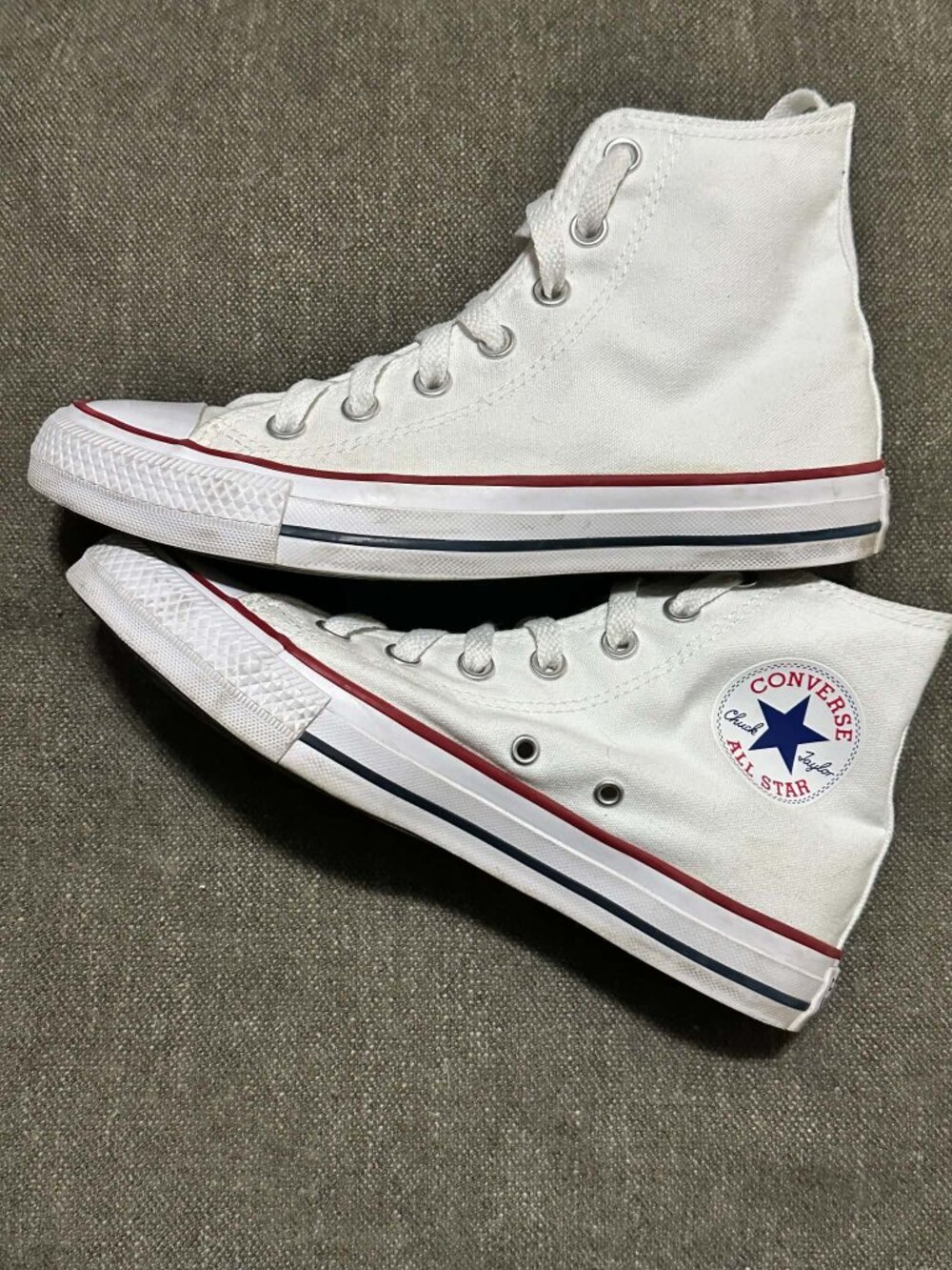 Converse Chuck Taylor All Star High-Top Sneakers - EUC - Men’s 5 / Women’s 7